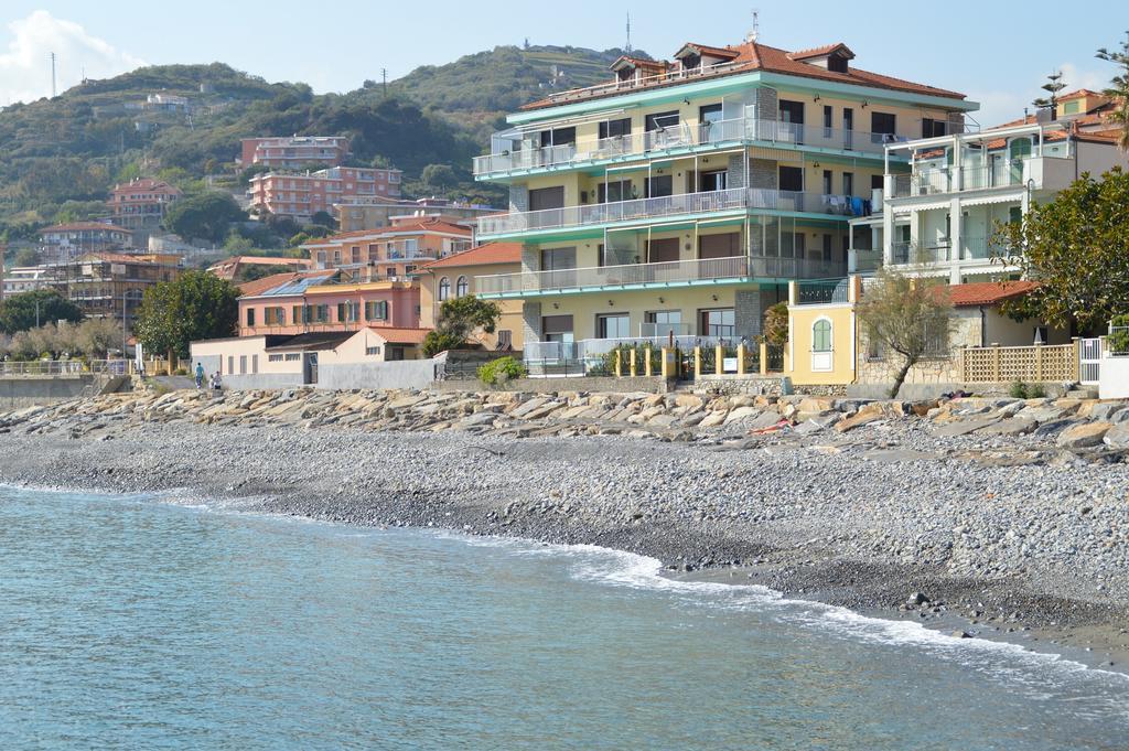 Riva Beach Apartment Riva Ligure Exterior photo